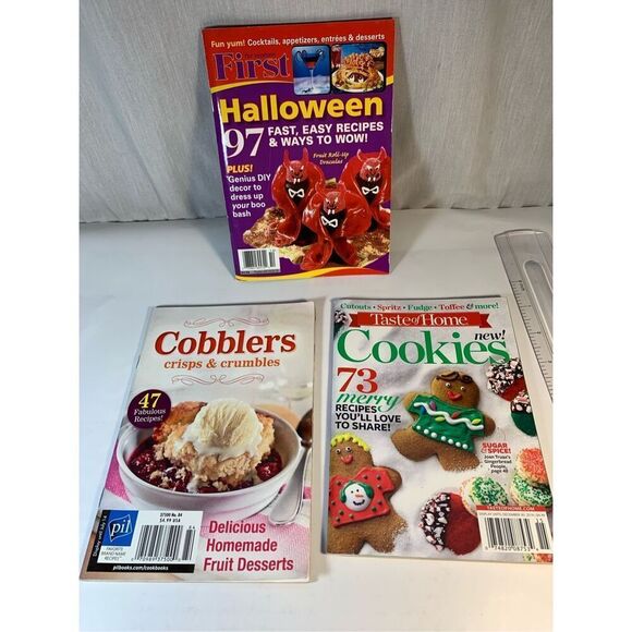 Holiday Recipe Booklets-Christmas Halloween Thanksgiving-2014/2018 EUC Lot of 3 - Picture 2 of 6